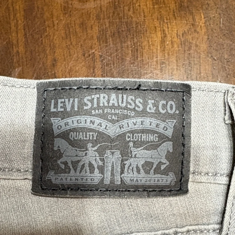 Levi's Women's Light Gray Skinny Jeans - Picture 2 of 5